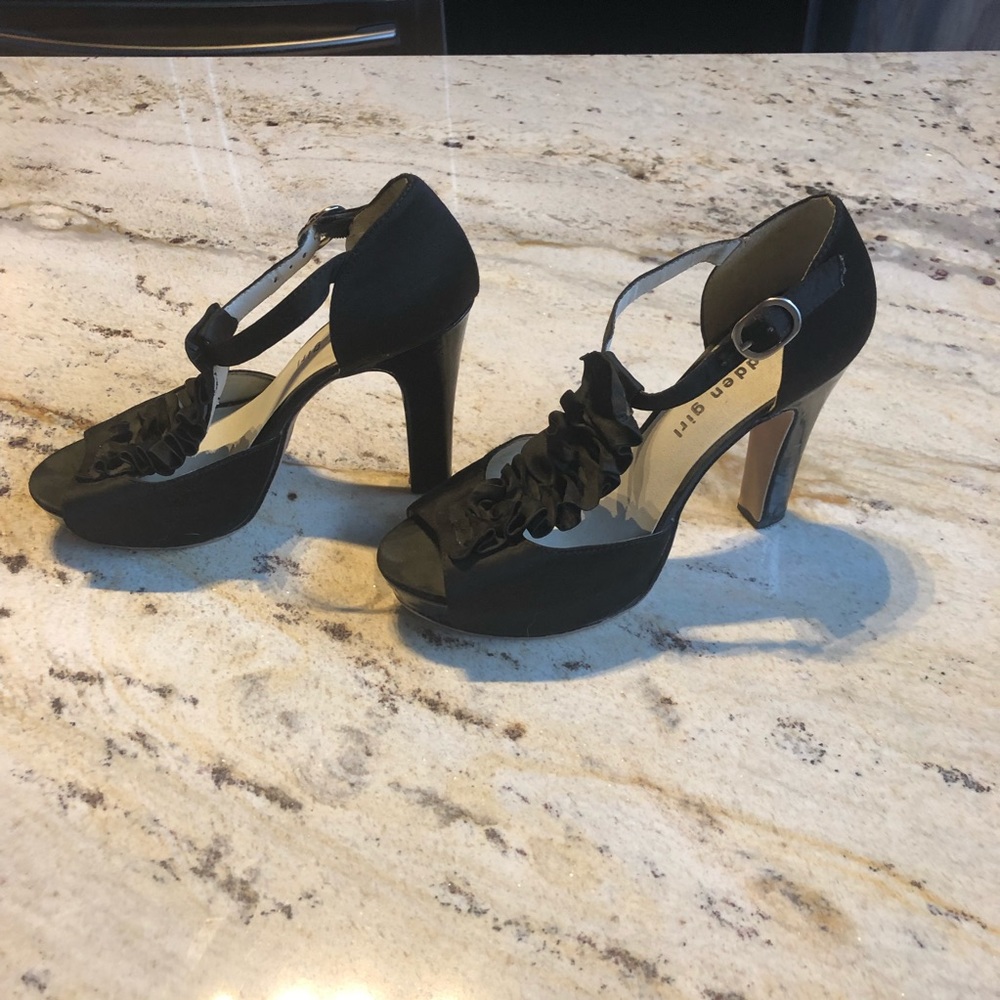 💕Madden Girl  black ruffle 4 inch heel
